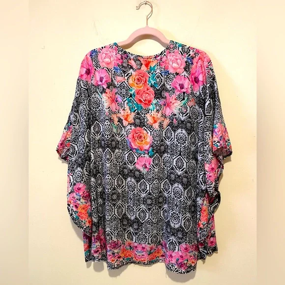 Tolani Collection Black/Pink Floral Boho Geometric Tunic/Poncho. Rayon. Size LP - Picture 2 of 8